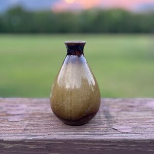 Small ombré brown vase. 5 inches tall